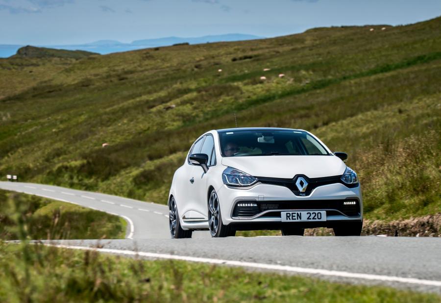  Renault Clio R.S. 220 Trophy 2015 года  (фото 30 из 48)